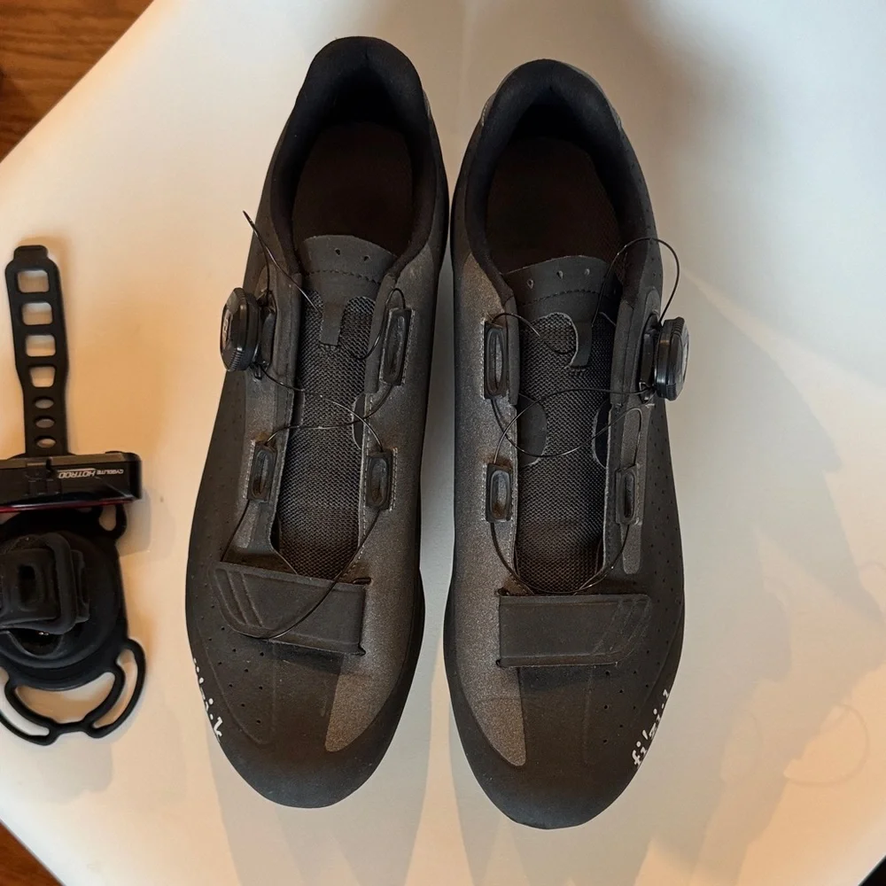 Men’s Fizí:k Fizik Carbon Cycling Shoes US10 Free Cygolite HotRod & Phone Mount - Picture 6 of 7